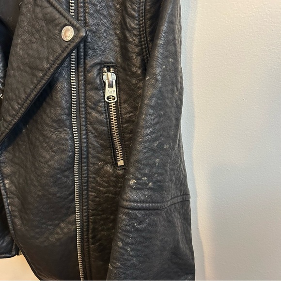 Abercrombie & Fitch • Cropped Fittes Vegan Leather Biker Jacket - Picture 3 of 6